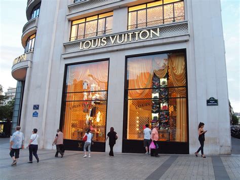 louis vuitton stores france.